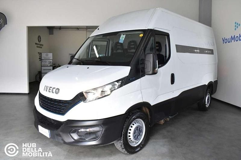 Usata Iveco Daily 136 CV (100 kW) 2022 Bianco Furgone