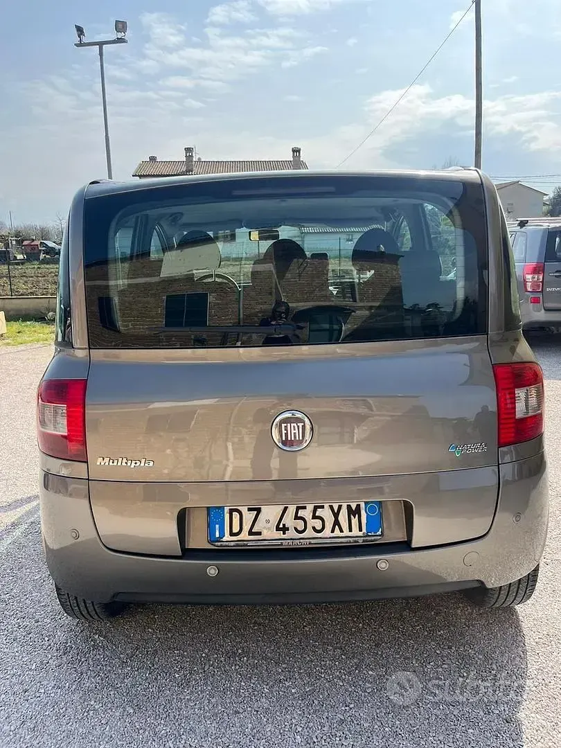 Usata Fiat Multipla 103 CV (75 kW) 2006 Grigio Monovolume