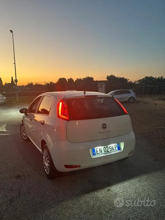 Usata Fiat Grande Punto 75 CV (55 kW) 2012 Bianco Utilitaria