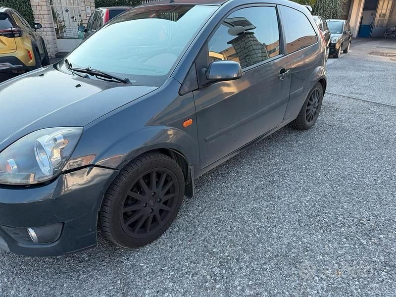 Usata Ford Fiesta 2006 Grigio Utilitaria