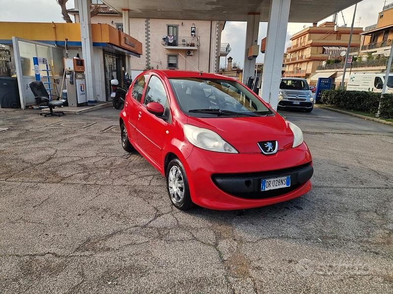 Usata Peugeot 107 68 CV (50 kW) 2009 Rosso Utilitaria