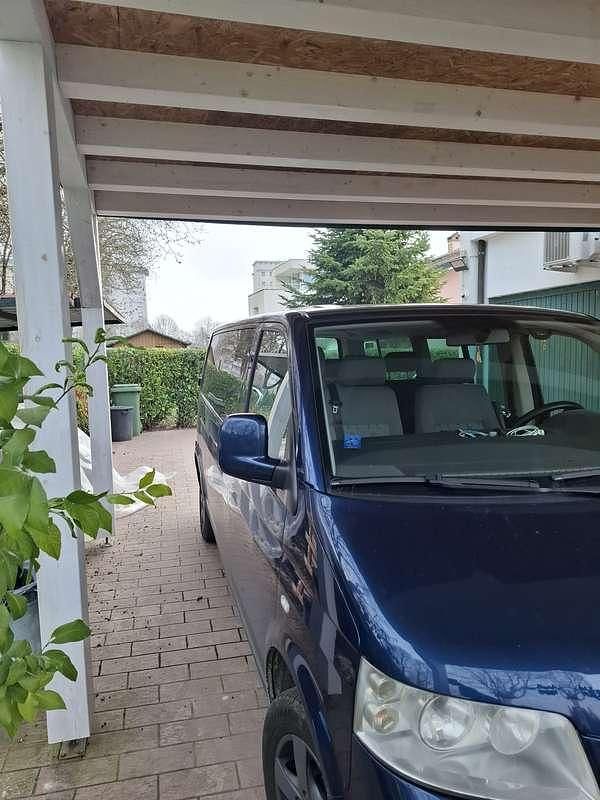 Usata VW Caravelle 174 CV (127 kW) 2006 Blu/azzurro Furgone