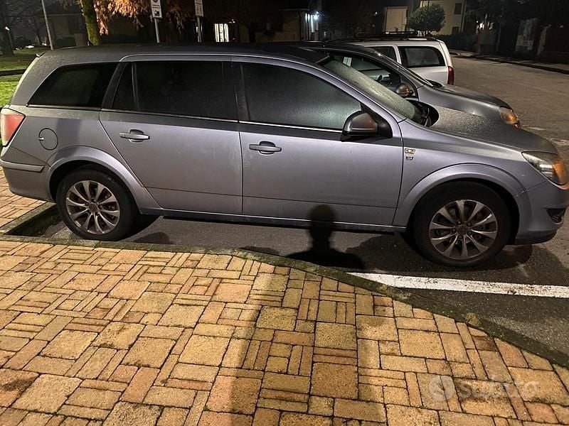 Usata Opel Astra 2011 Grigio Station wagon
