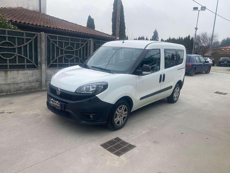 Usata Fiat Doblò 105 CV (77 kW) 2017 Bianco Monovolume