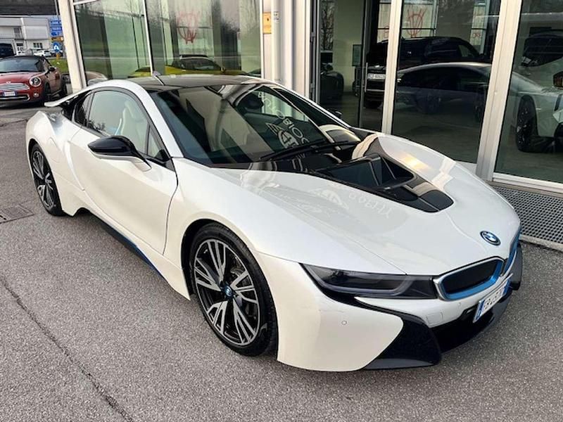 Usata BMW i8 231 CV (169 kW) 2015 Kristall white effetto perla Coupé