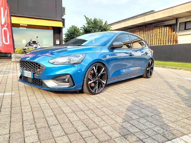 Blu/azzurro Usata 2020 Ford Focus ST Tre volumi | 24.500 € (Molto cara) - Immagine 1/4