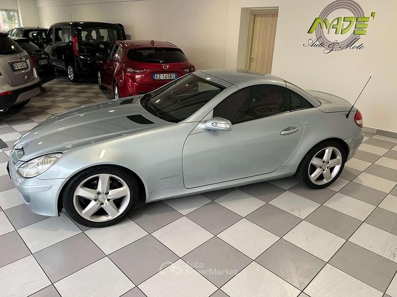 Usata Mercedes SLK200 163 CV (119 kW) 2007 Grigio Cabrio
