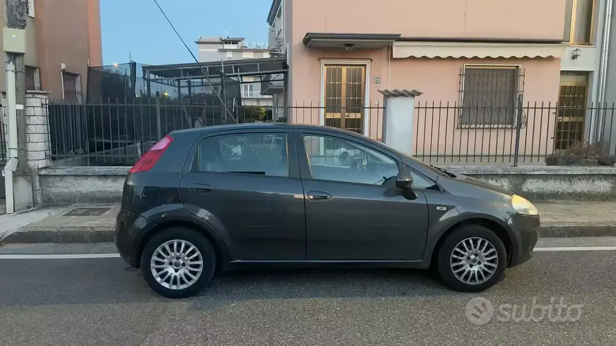 Usata Fiat Punto Active 77 CV (56 kW) 2009 Nero Utilitaria