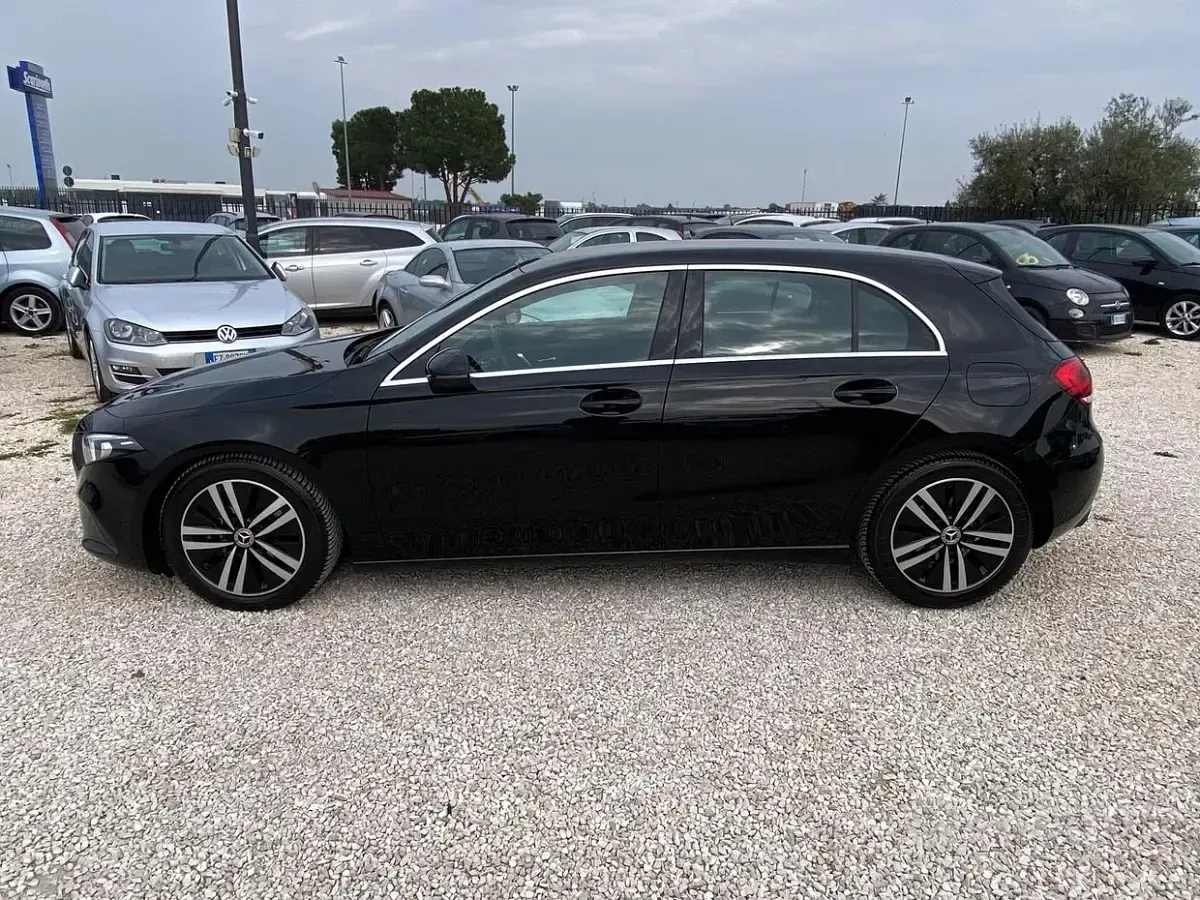 Usata Mercedes 180 116 CV (85 kW) 2021 Nero Berlina
