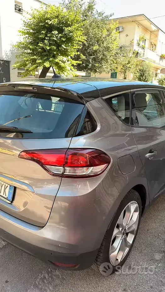 Usata Renault Scénic 110 CV (80 kW) 2018 Grigio Monovolume