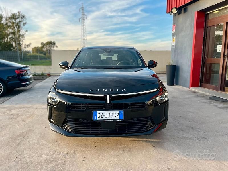 Usata Lancia Ypsilon 101 CV (74 kW) 2025 Nero Utilitaria