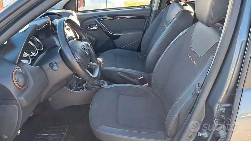 Usata Dacia Duster Lauréate 115 CV (84 kW) 2017 Grigio SUV