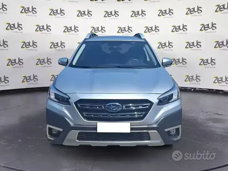 Usata Subaru Outback Premium 169 CV (124 kW) 2023 Grigio Station wagon
