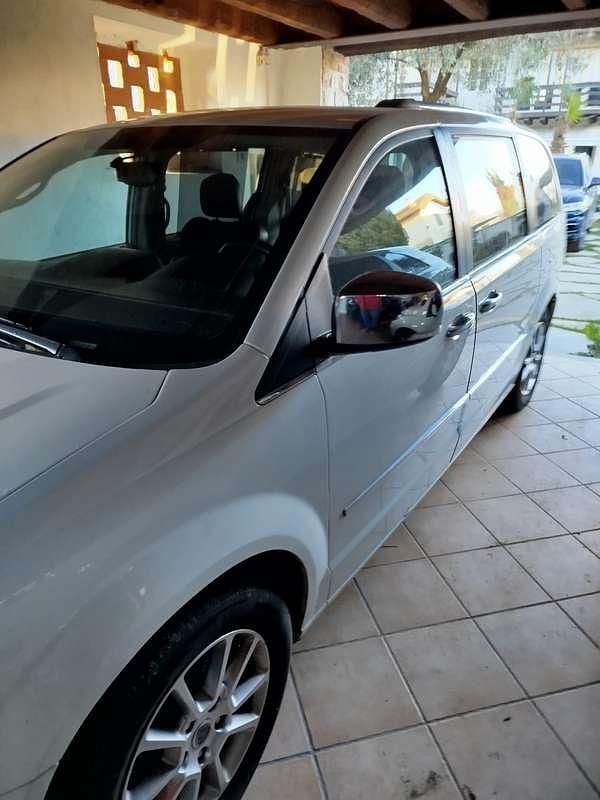 Bianco Usata 2015 Lancia Voyager Platinum Monovolume | 11.500 € (Molto cara) - Immagine 1/4