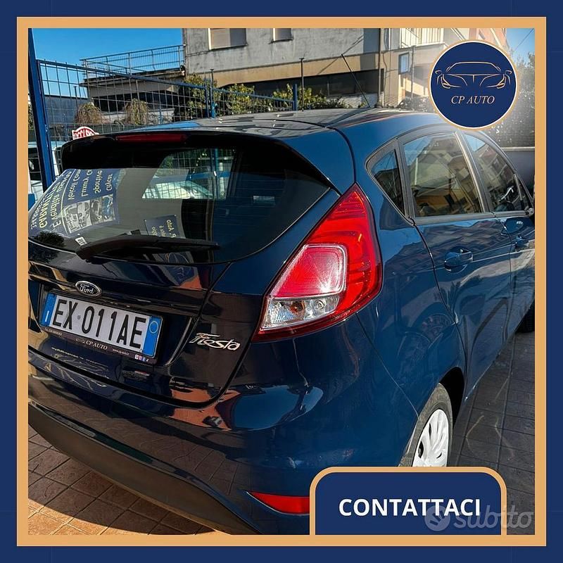 Usata Ford Fiesta 75 CV (55 kW) 2015 Blu Berlina