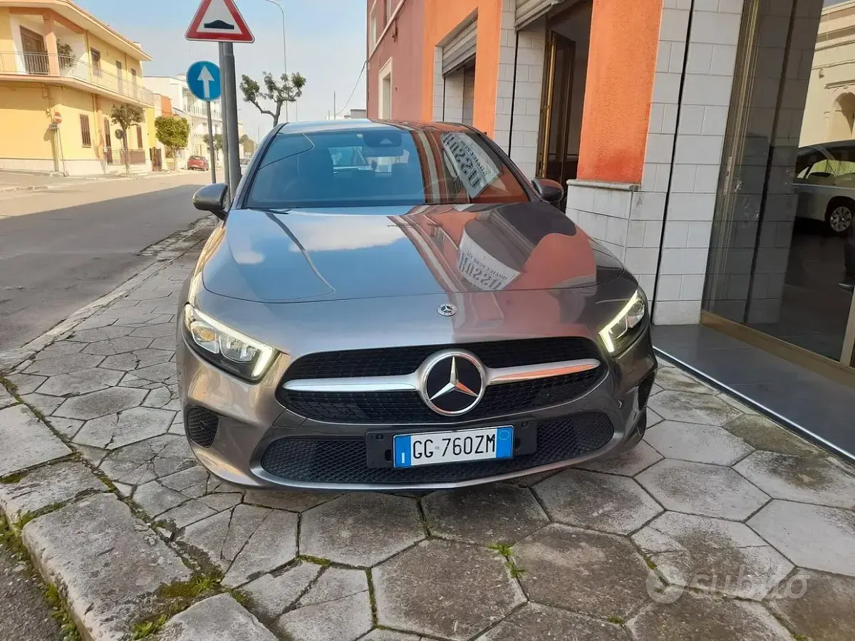 Usata Mercedes A180 Business 116 CV (85 kW) 2021 Grigio Berlina