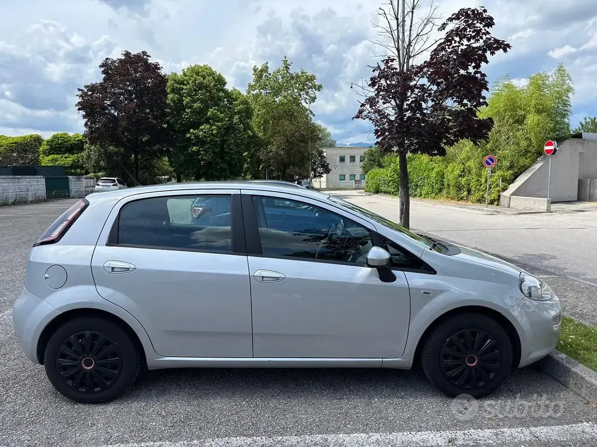 Usata Fiat Punto 75 CV (55 kW) 2014 Grigio Utilitaria