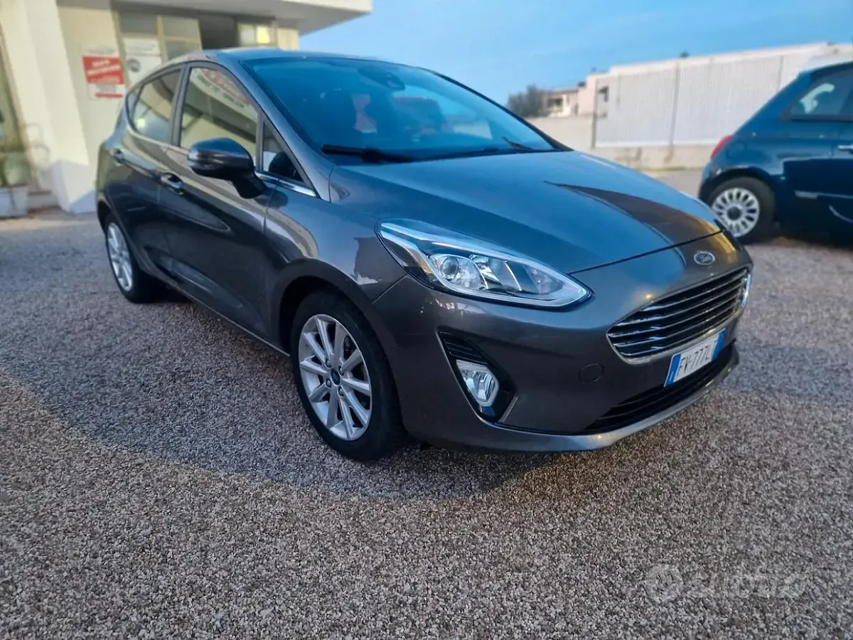 Usado Ford Fiesta ST-Line 95 HP (69 kW) 2020 Cinzento Citadino