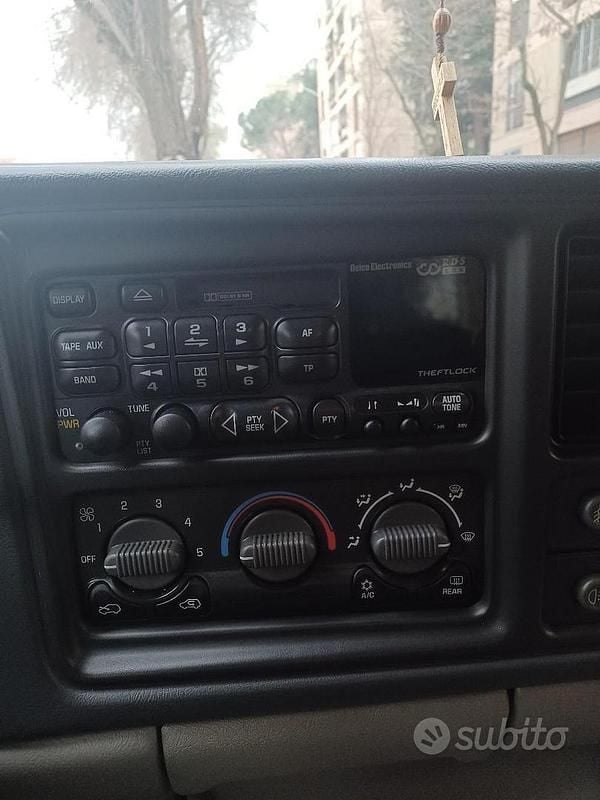 Usata Chevrolet Tahoe LT 273 CV (200 kW) 2002 Beige SUV