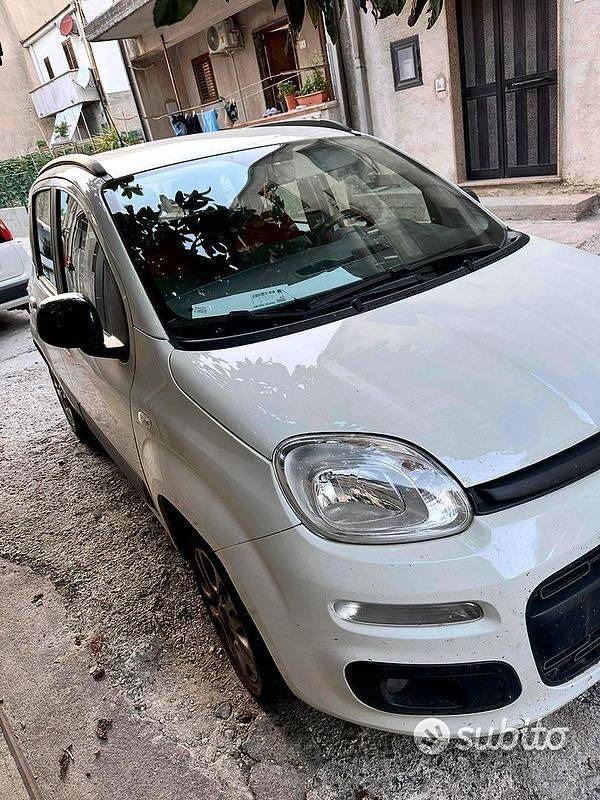 Bianco Usata 2017 Fiat Panda Due volumi | 5500 € (Ottimo prezzo) - Immagine 1/4