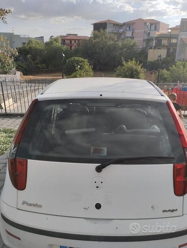 Usata Fiat Punto 69 CV (50 kW) 2006 Utilitaria