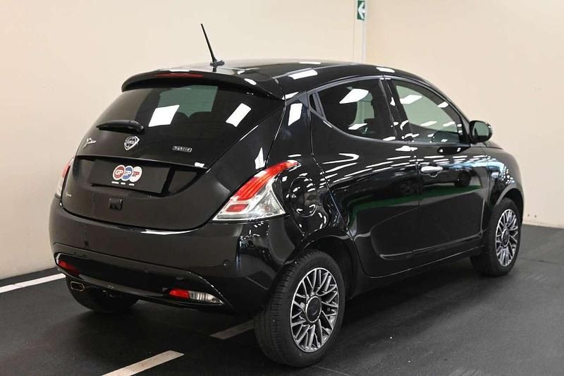Usata Lancia Ypsilon Gold 69 CV (50 kW) 2023 Nero Utilitaria