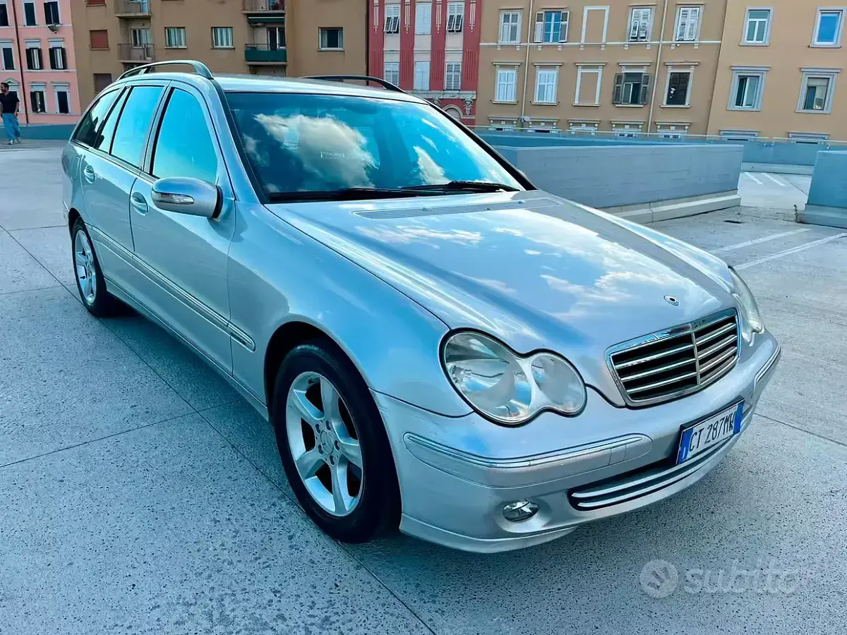 Usata Mercedes C220 150 CV (110 kW) 2006 Grigio Station wagon
