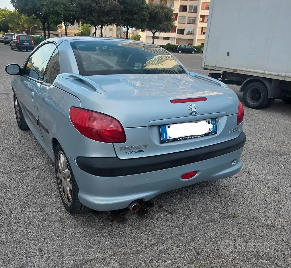 Usata Peugeot 206 CC 109 CV (80 kW) 2001 Grigio Cabrio
