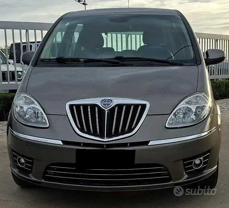 Gebraucht Lancia Musa S 95 PS (69 kW) 2011 Grau Van / Kleinbus