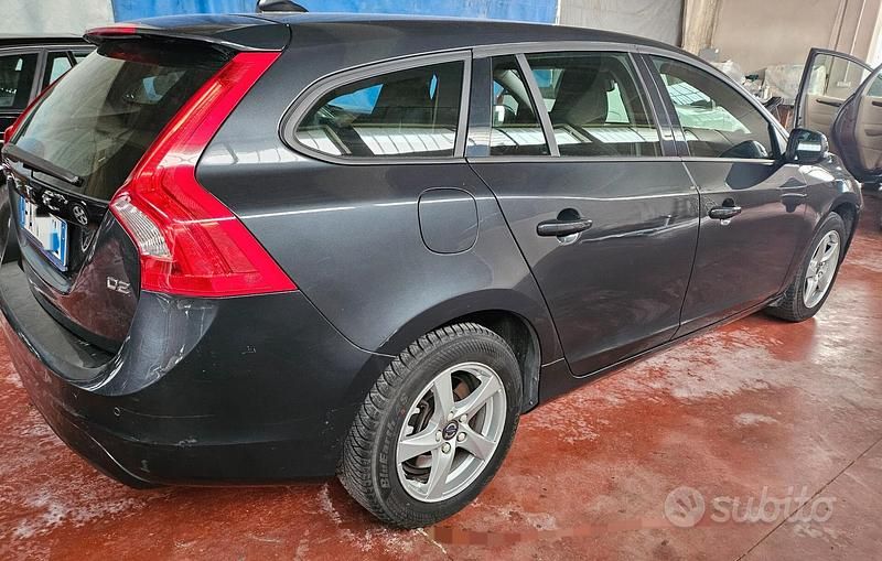 Usata Volvo V60 Kinetic 115 CV (84 kW) 2015 Grigio Station wagon