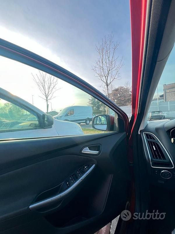 Usata Ford Focus 105 CV (77 kW) 2011 Berlina