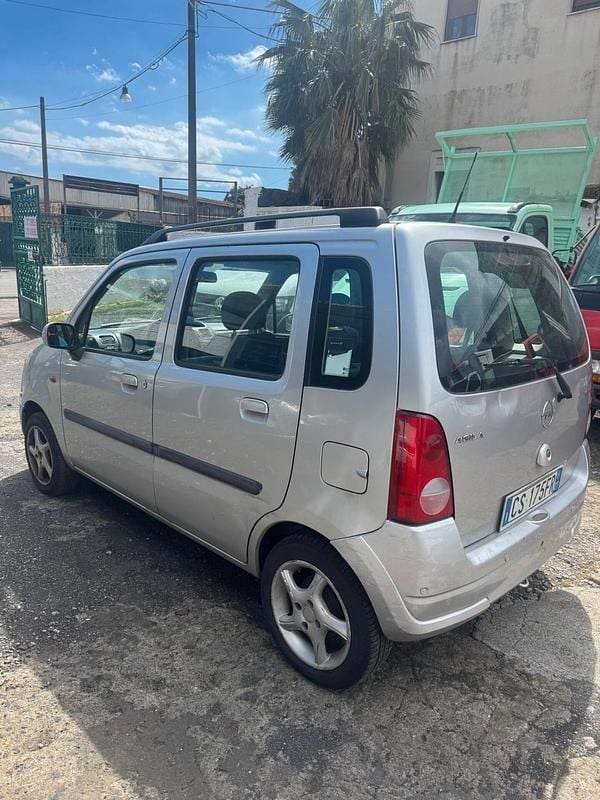 Usata Opel Agila Edition 69 CV (50 kW) 2004 Grigio Monovolume