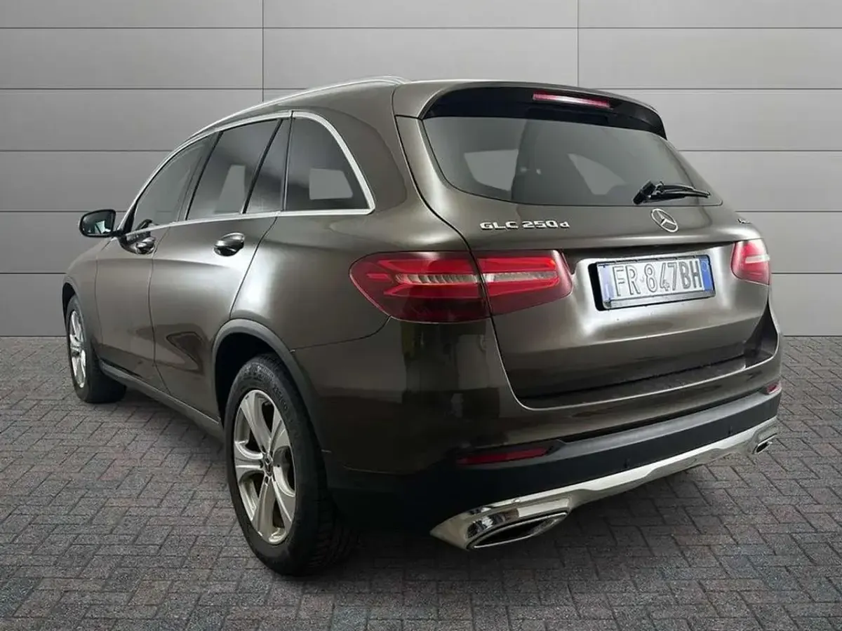 Usata Mercedes GLC250 204 CV (150 kW) 2018 Marrone citrino SUV