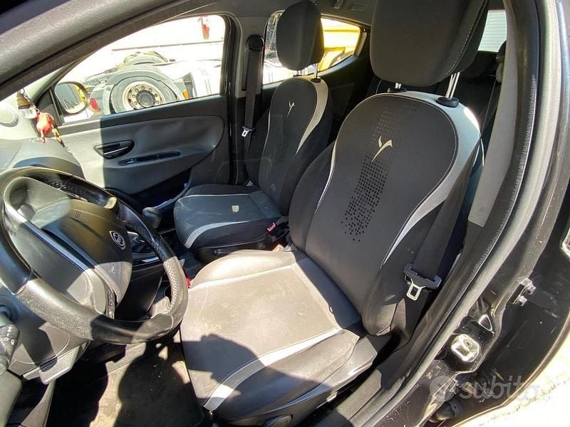 Usata Lancia Ypsilon 69 CV (50 kW) 2014 Nero Utilitaria