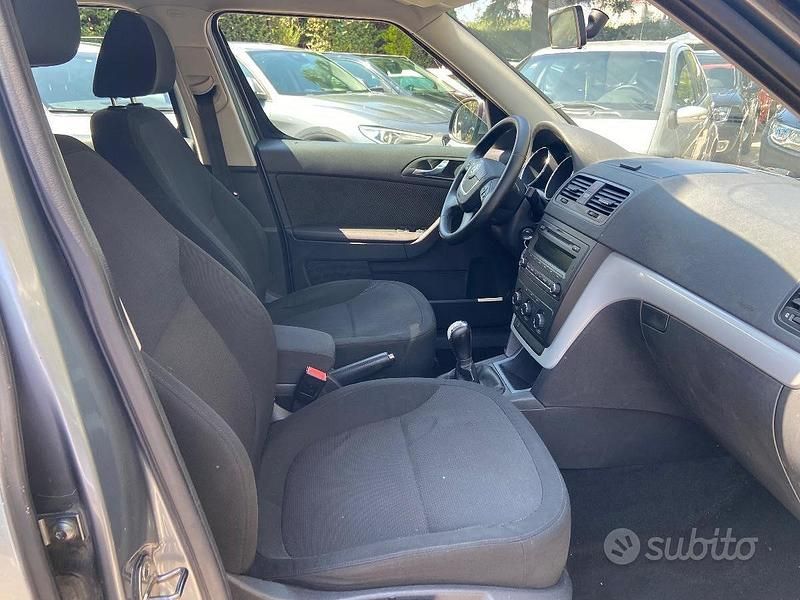 Usata Skoda Yeti Experience 106 CV (77 kW) 2010 Grigio scuro SUV