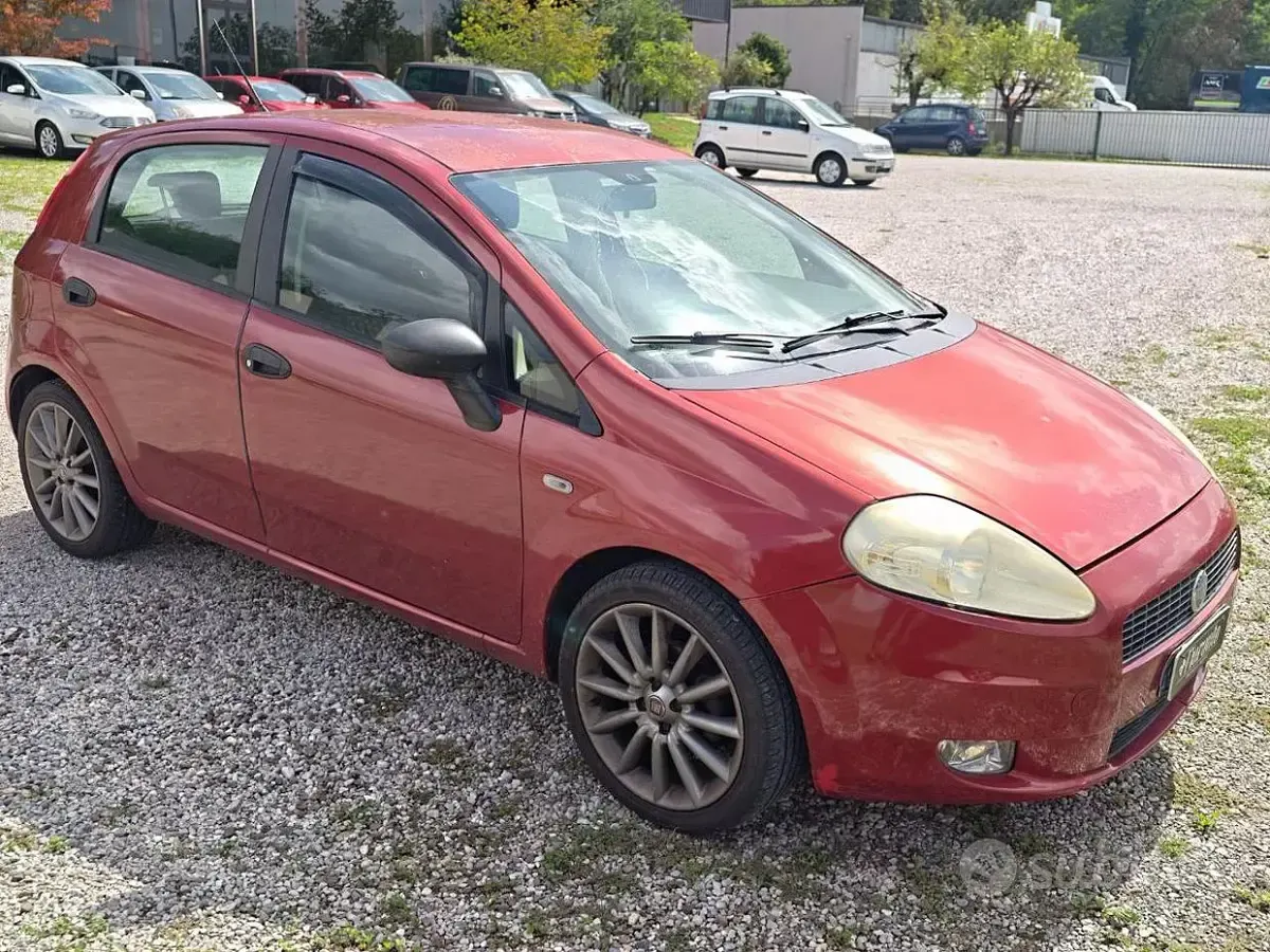 Usata Fiat Grande Punto Dynamic 75 CV (55 kW) 2006 Rosso Utilitaria