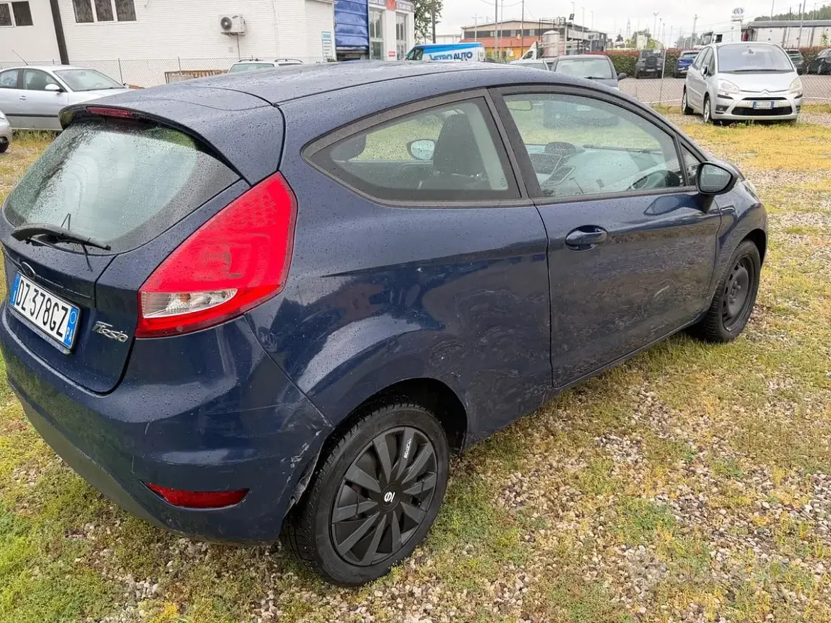Usata Ford Fiesta 92 CV (67 kW) 2009 Blu Berlina