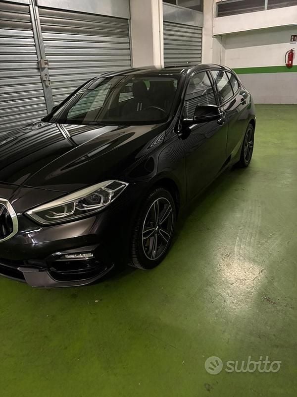 Usado BMW 118 Sport Line 140 HP (102 kW) 2020 Preto Citadino