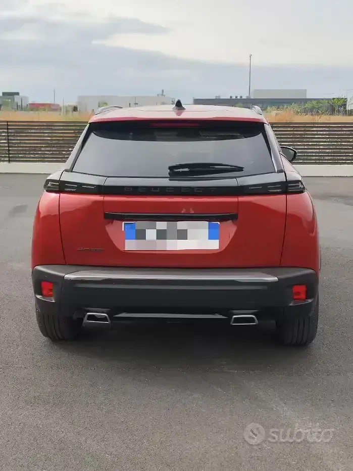 Usata Peugeot 2008 130 CV (95 kW) 2024 Rosso SUV
