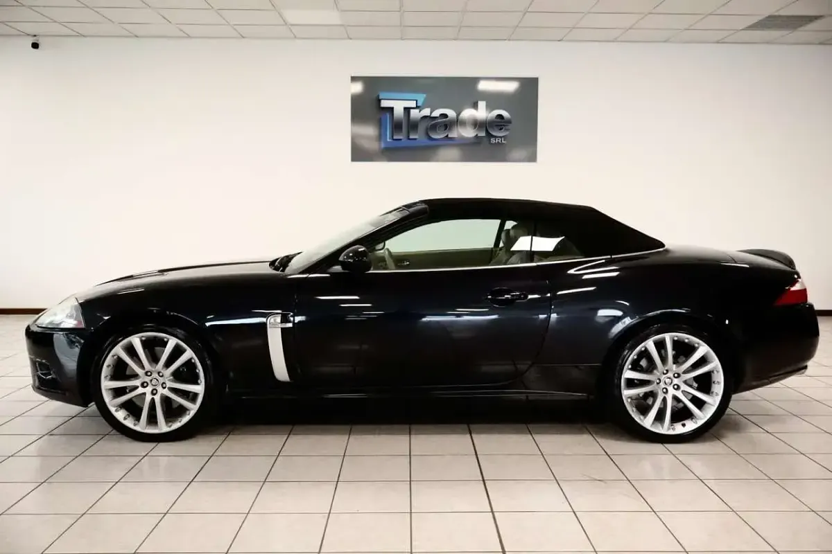 Usata Jaguar XKR 416 CV (305 kW) 2008 Nero Cabrio