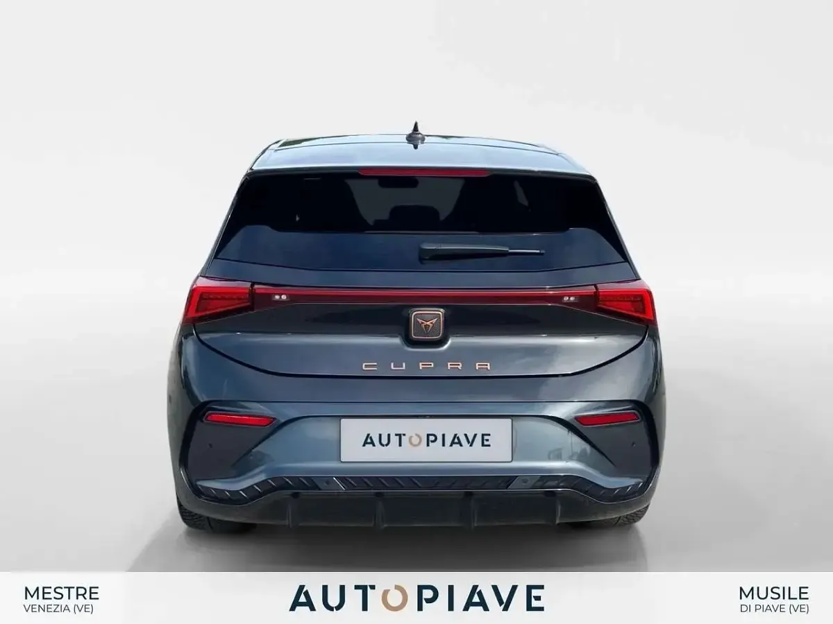 Usata Cupra Born 150 kW (204 CV) 2023 Grigio Utilitaria