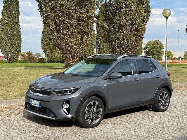 Usata Kia Stonic Style 101 CV (74 kW) 2022 Grigio SUV