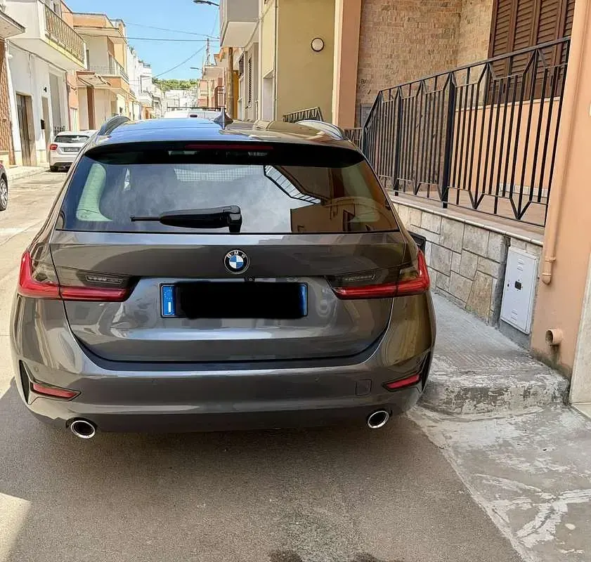 Usata BMW 320 Luxury Line 190 CV (139 kW) 2019 Grigio Station wagon