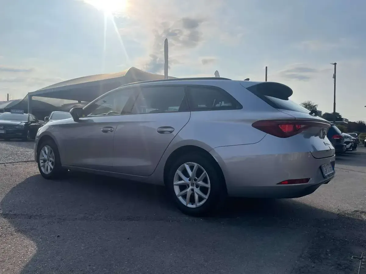 Usata Seat Leon Business 150 CV (110 kW) 2023 Argento Station wagon