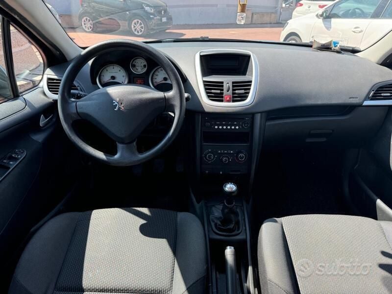 Gebraucht Peugeot 207 92 PS (67 kW) 2011 Grau Limousine