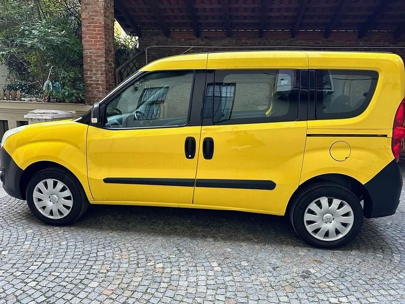Usata Opel Combo 95 CV (69 kW) 2017 Giallo Monovolume