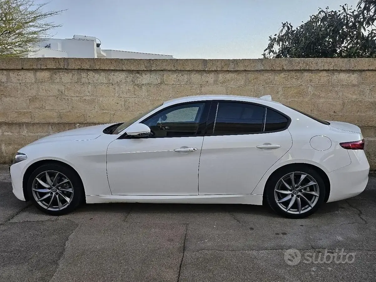 Usata Alfa Romeo Giulia 160 CV (117 kW) 2021 Bianco Berlina