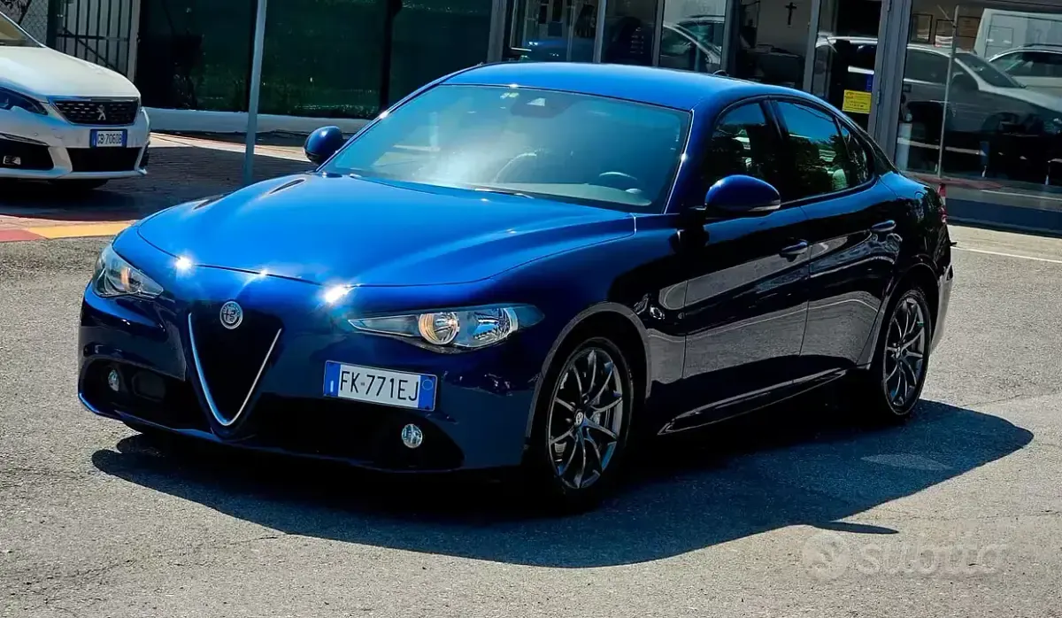 Usata Alfa Romeo Giulia 150 CV (110 kW) 2017 Bluazzurro Berlina