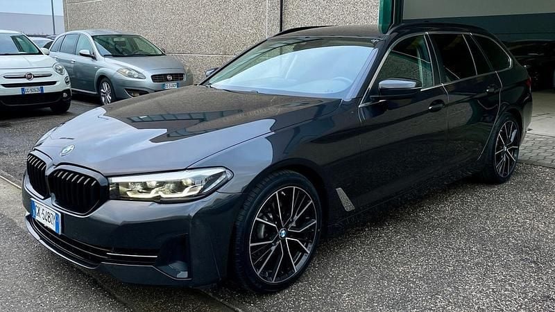 Usata BMW 520 Luxury Line 190 CV (139 kW) 2022 Grigio Station wagon