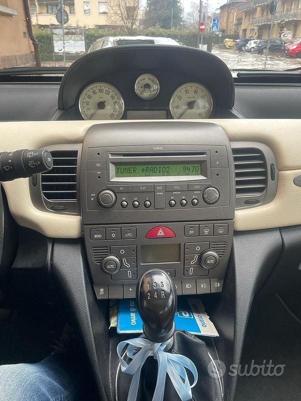 Usata Lancia Ypsilon 80 CV (58 kW) 2004 Nero Utilitaria
